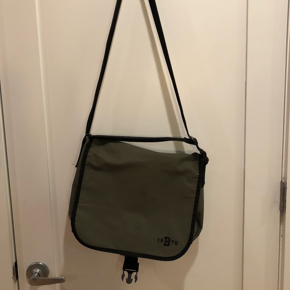 Bass messenger bag
